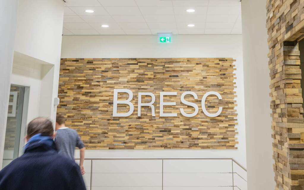 Made-to-measure work for the catering trade in the new building of Hügli subsidiary Bresc